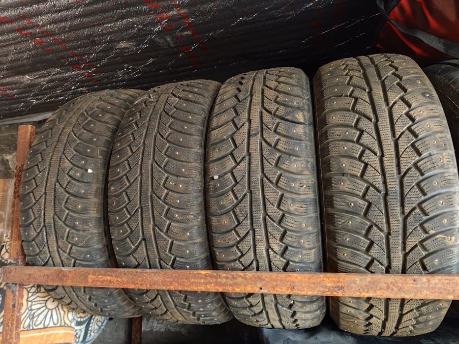 Продам зимние шины размер 245/60/18