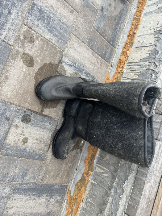 Cizme vechi de peste 70 ani