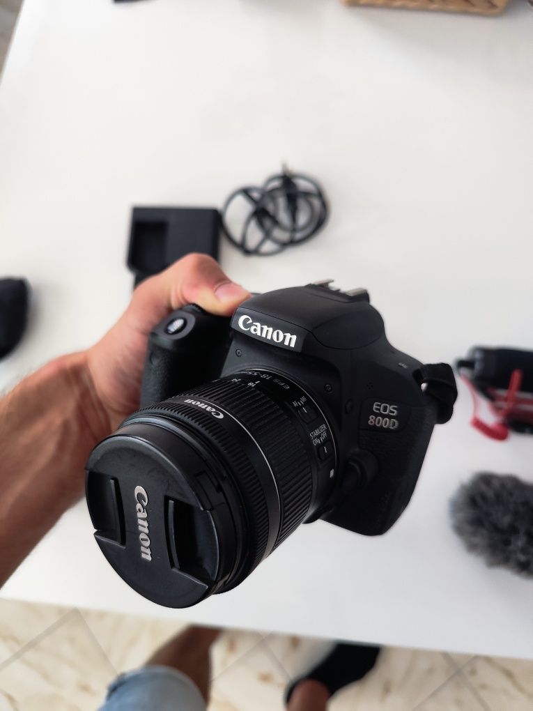 Canon 800D + микрофон RODE + два обектива