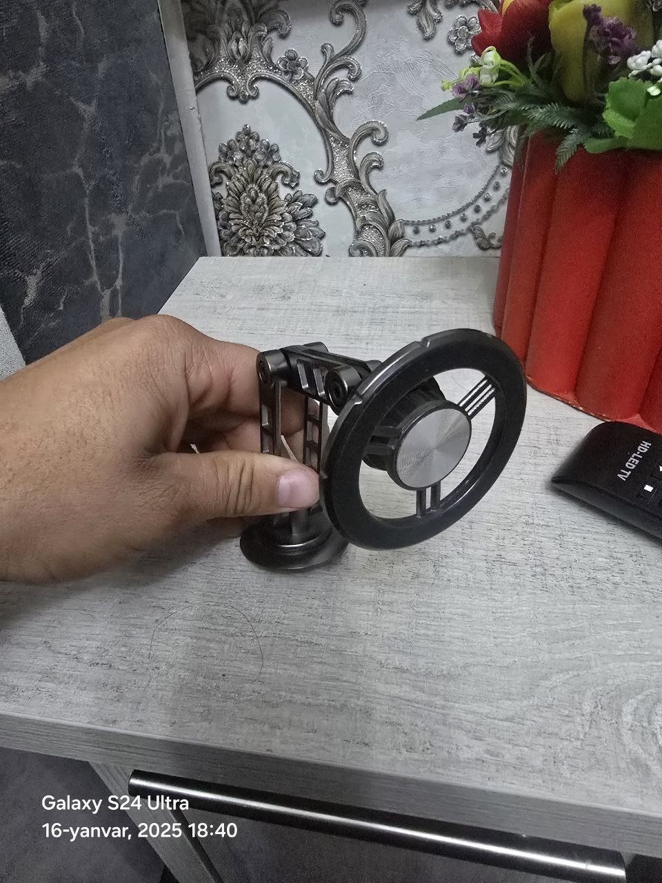 Moshenaga telfon ushlab turgich sotiladi