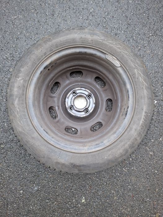 Roata cu anvelope de iarnă Nexen 185/55 R14 80T și jante tabla