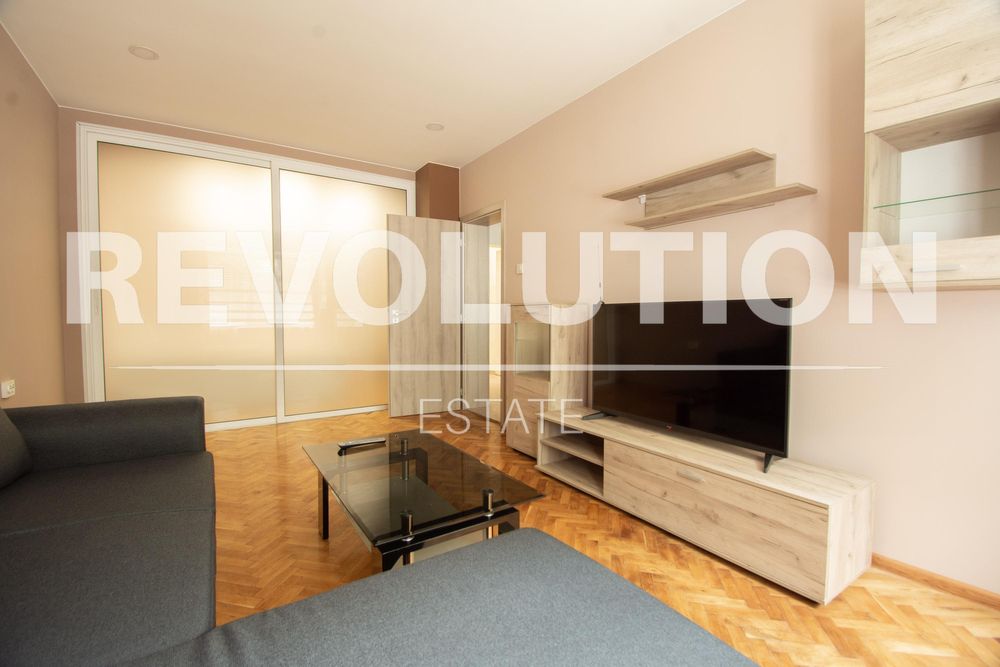 Дава се под наем Двустаен апартамент в София, Център - 70 кв.м за 750 € - Снимка #2