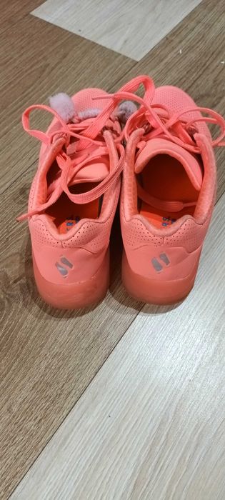 Adidasi roz Skechers marimea 35
