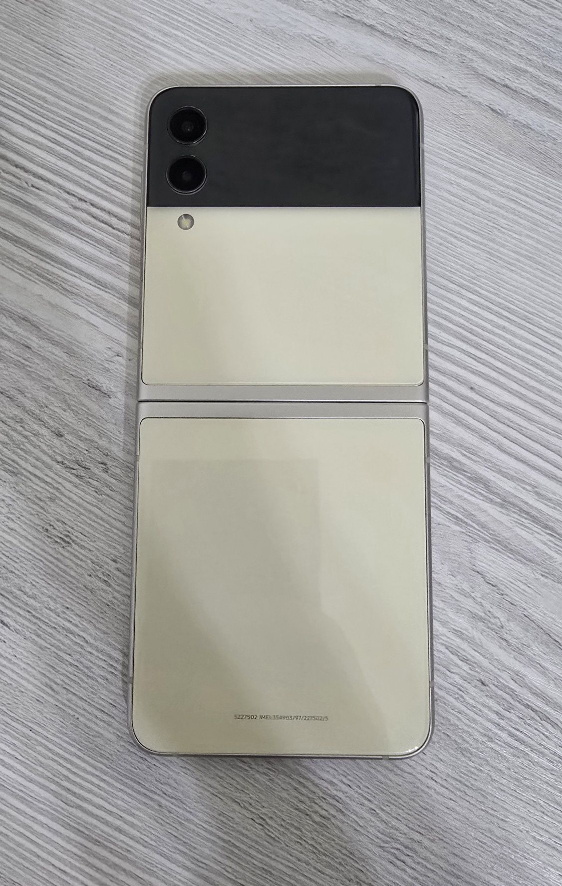 Продаётся Galaxy Z Flip 3