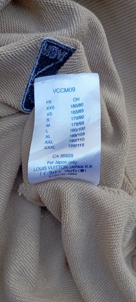 Vând bluza de bărbati Louis Vuitton!