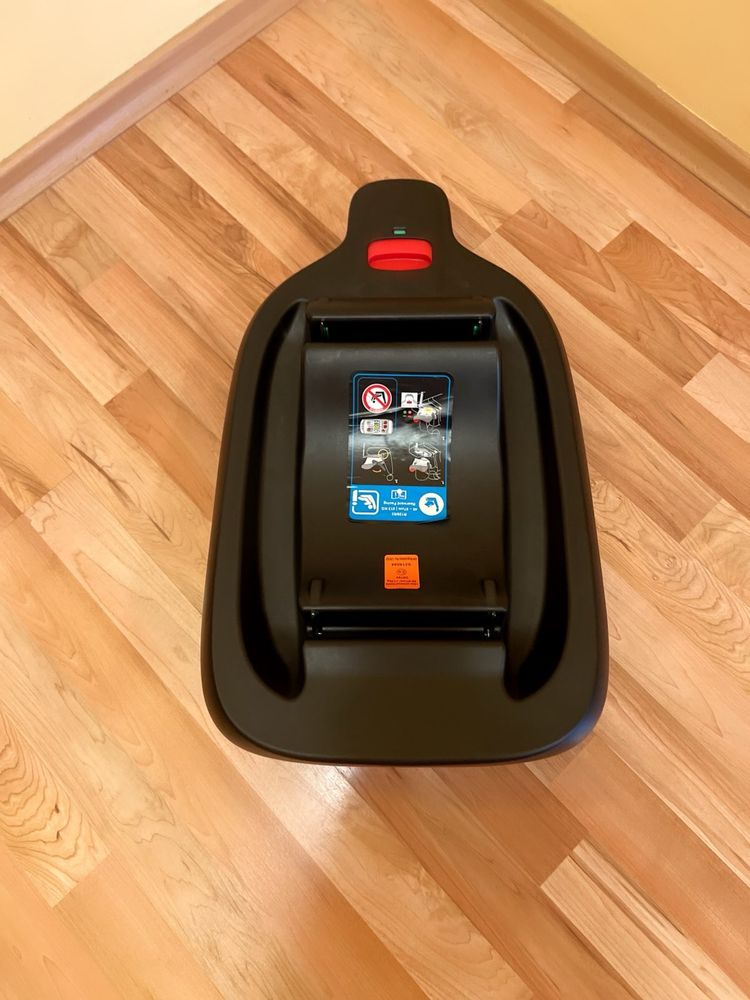 Стол за кола Kikkaboo i-size (40-80см) и isofix основа
