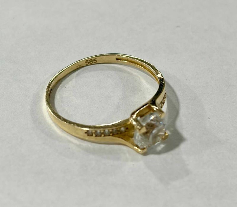 Златен пръстен с камък 1.59грама 14 карата 585