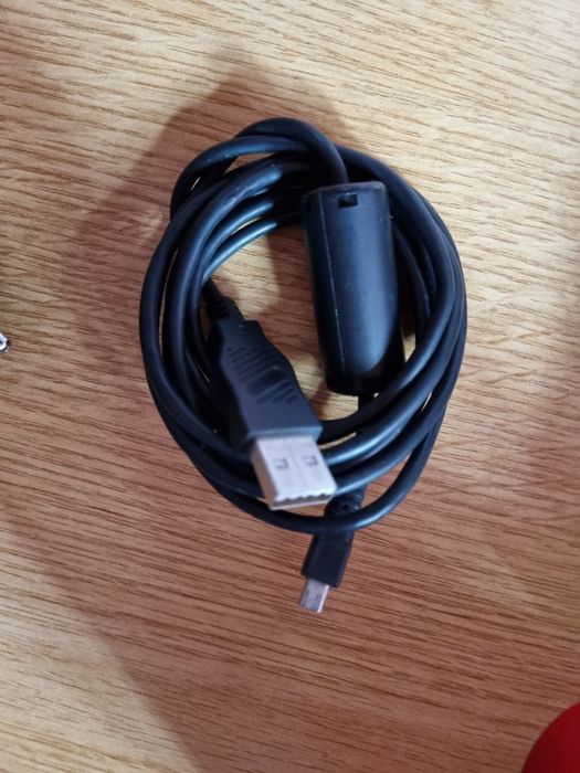 Vand accesorii vechi de telefoane