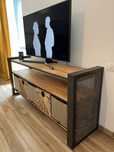 Vând comodă / etajeră TV handmade – lemn masiv de fag și metal