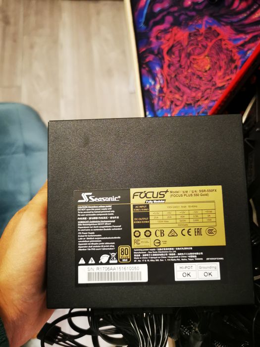 Vând sursă Seasonic SSR-550FX Focus Plus 550 Gold, 550W, certificare 8