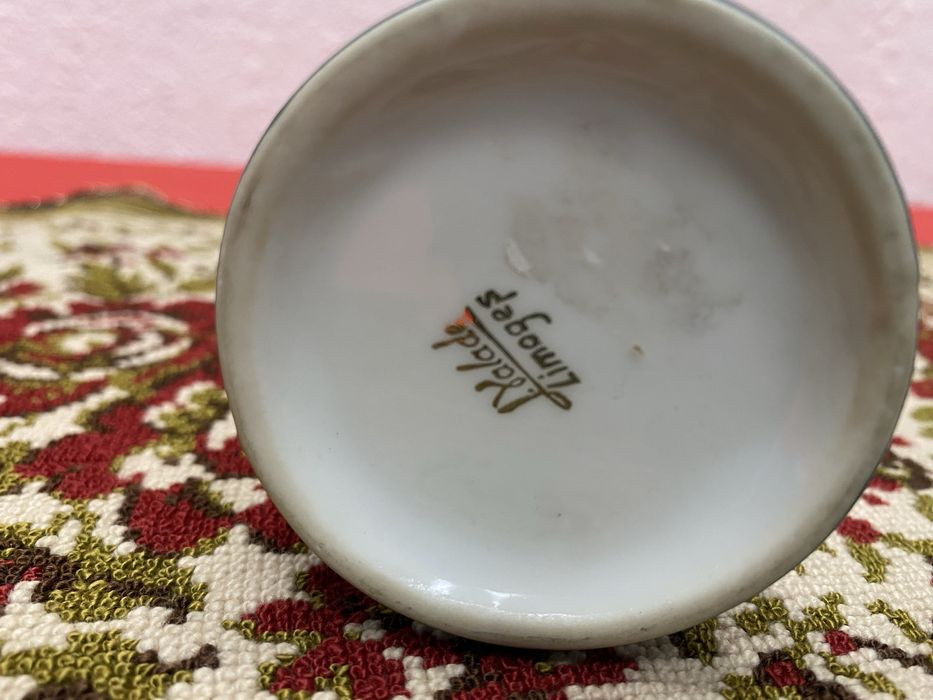 Винтидж вазичка Limoges Lourdes 1858-1958 златна украса Франция