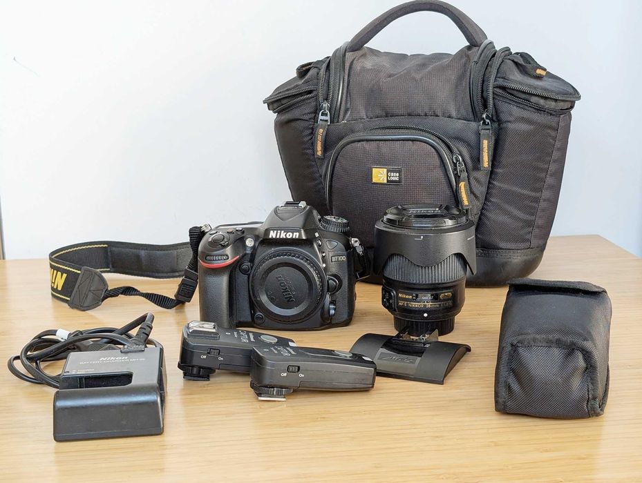 Nikon D7100 + Обектив Nikkor 28 mm + Светкавица + Синхронизатор