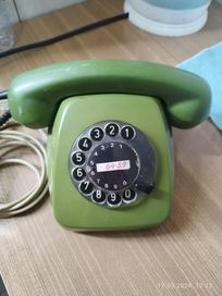 Стар телефон за декорация