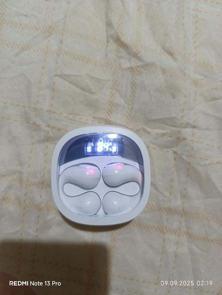 Продаю срочно наушники  еще новые не пользовались