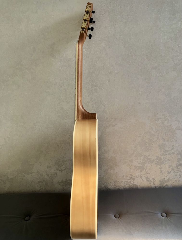Yangi, klassik gitara