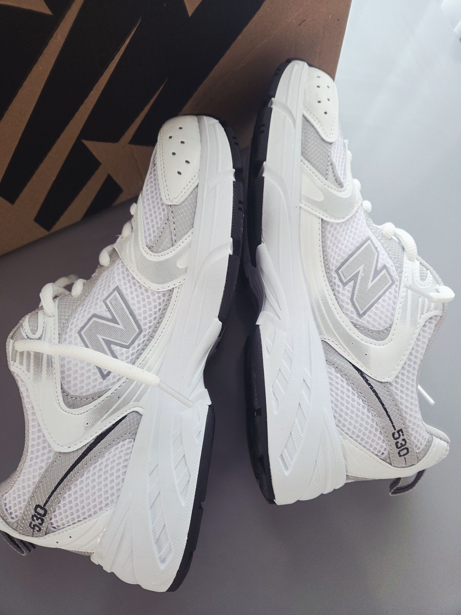 Adidașii New Balance 530