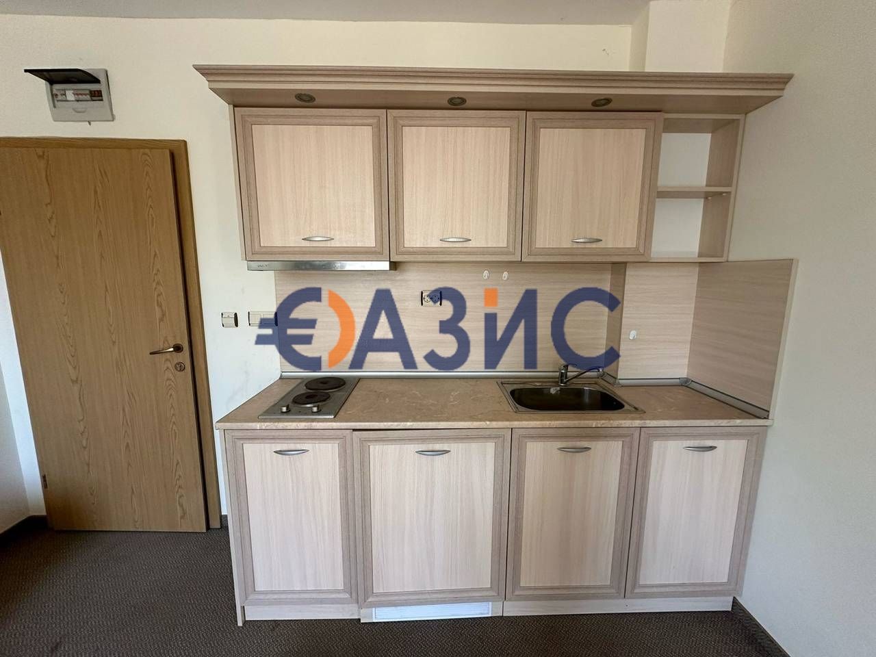 Продава се Двустаен апартамент в к.к. Слънчев бряг - 82 кв.м за 696 €/кв.м - Снимка #2