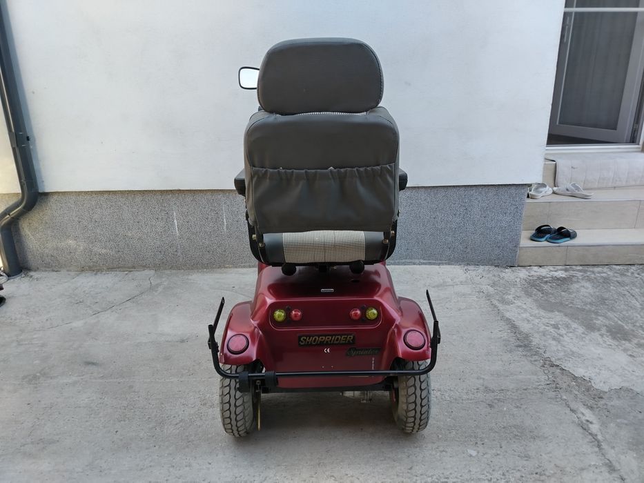 Cărucior scuter electric persoane cu dizabilități