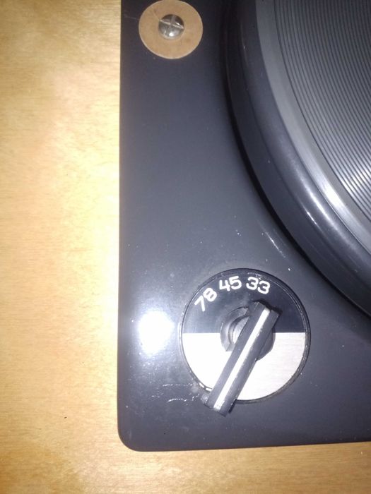 Радио-грамофон Rigonda 102, 1951 година