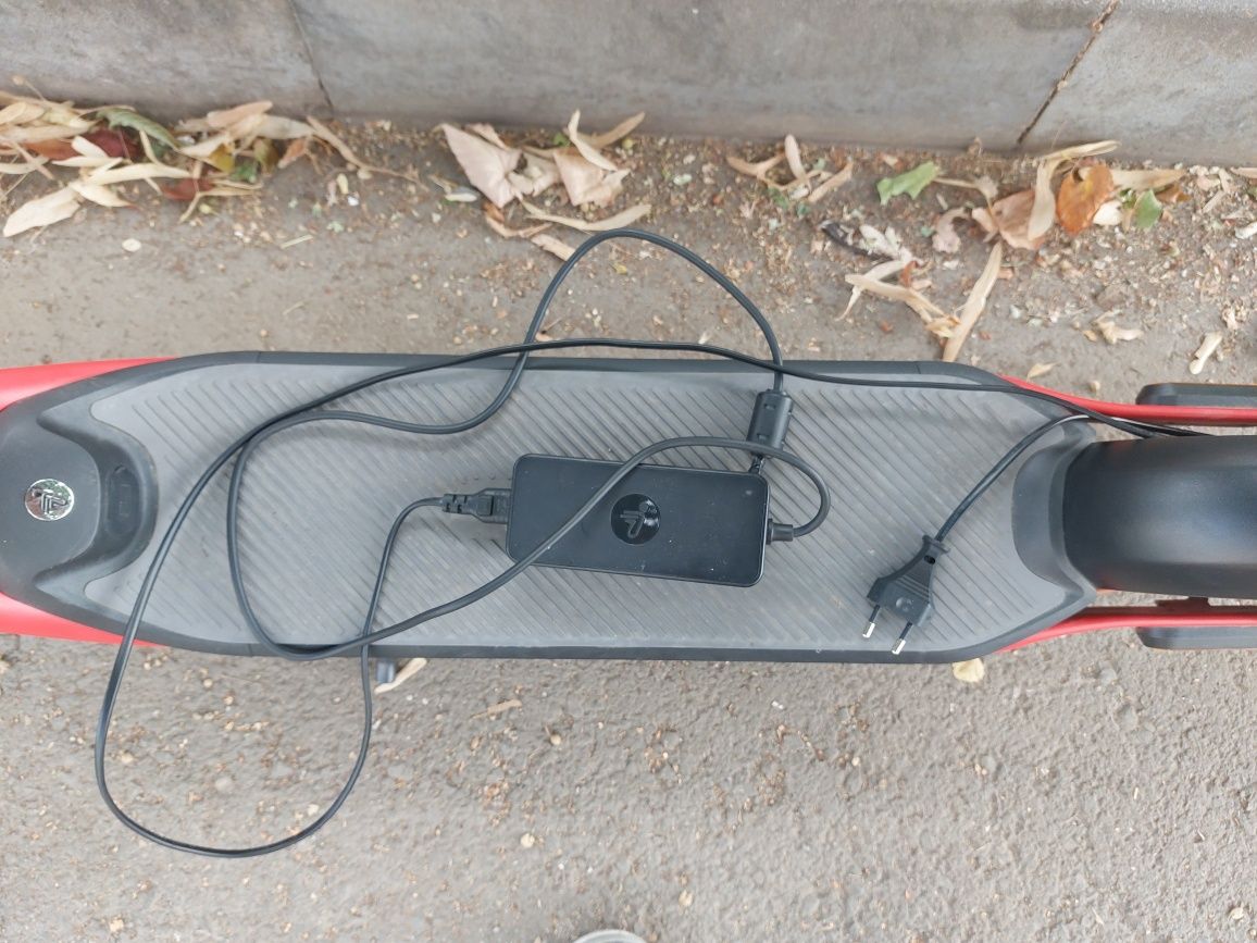 Електрическа тротинетка Ninebot Kickscooter D28E