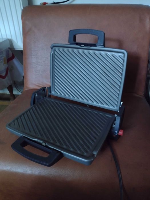 Griller electric dublu, mare, puțin folosit