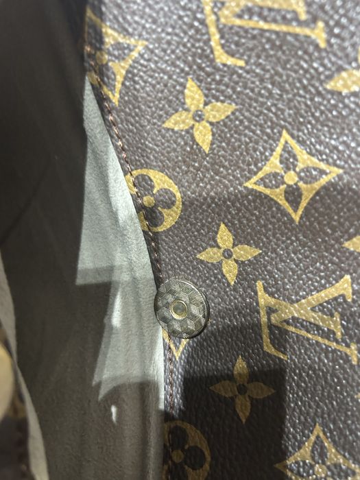 Borseta LV model deosebit