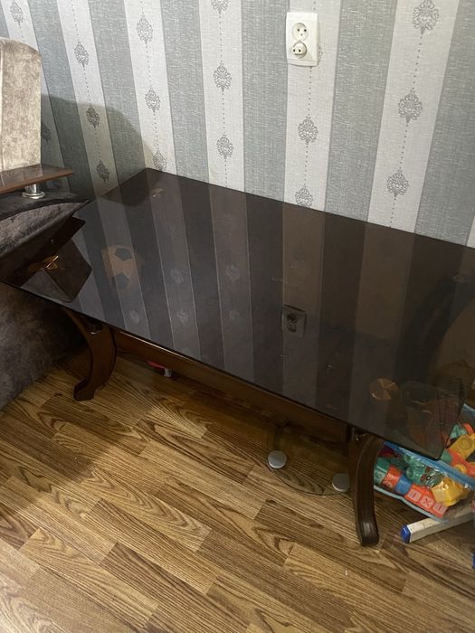 СРОЧНО! Раскладной диван ,2 кресла и журнальный стол