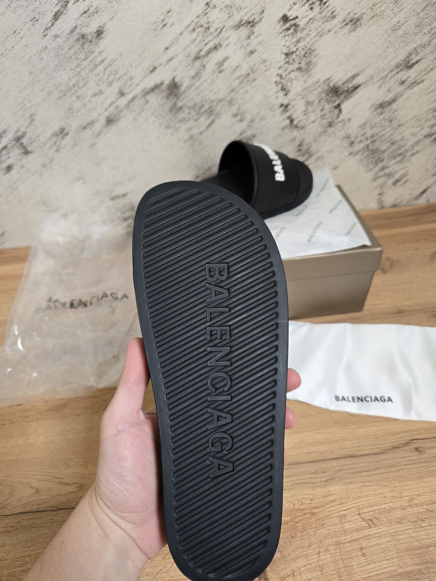 Чехли Balenciaga