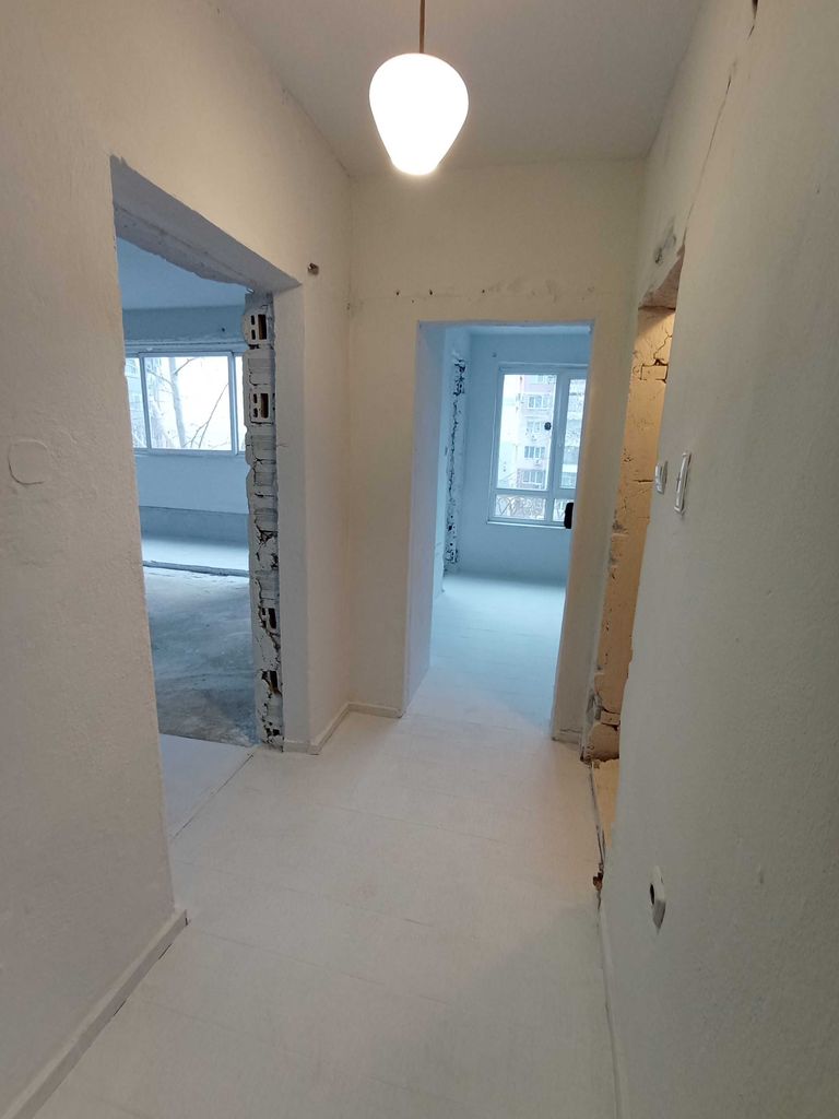 Дава се под наем Тристаен апартамент в Варна, ВИНС - 76 кв.м за 210000 € - Снимка #9