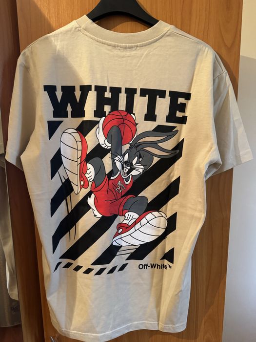 Tricouri diferite marimi