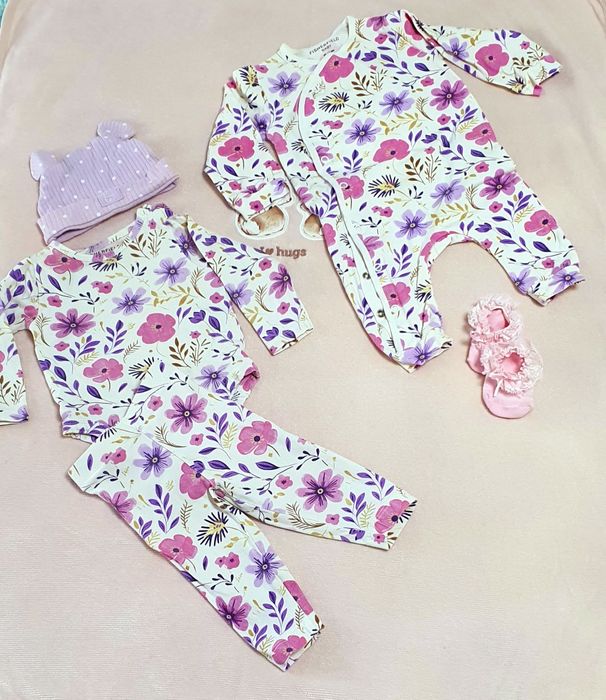 Lot haine mărimea 3/6 luni