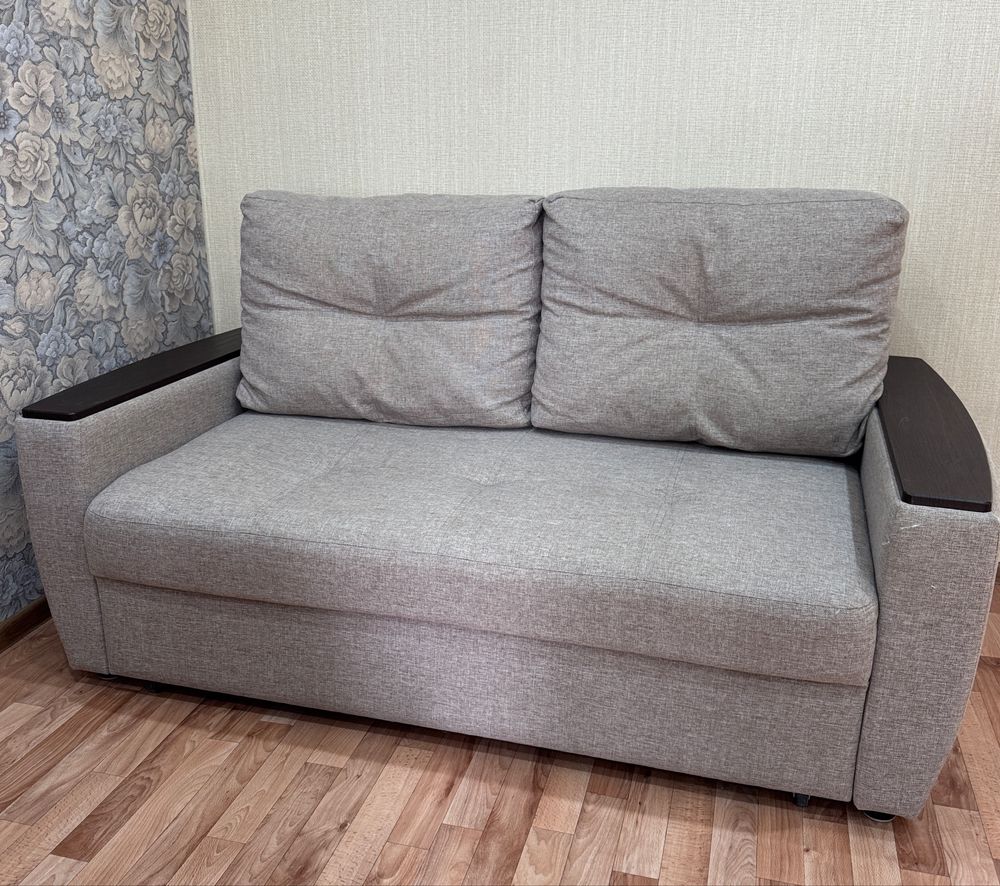 Продам Диван в хорошем состояние