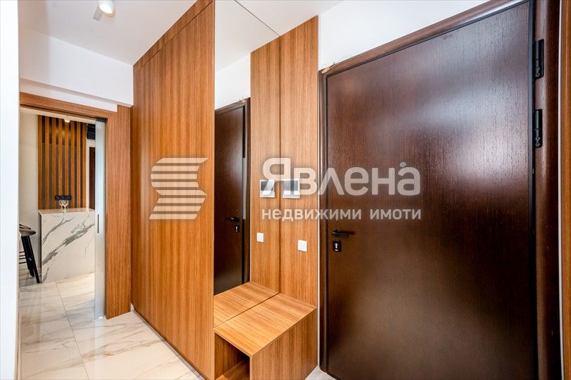 Луксозен дизайнерски апартамент под наем на престижната ул. Съборна