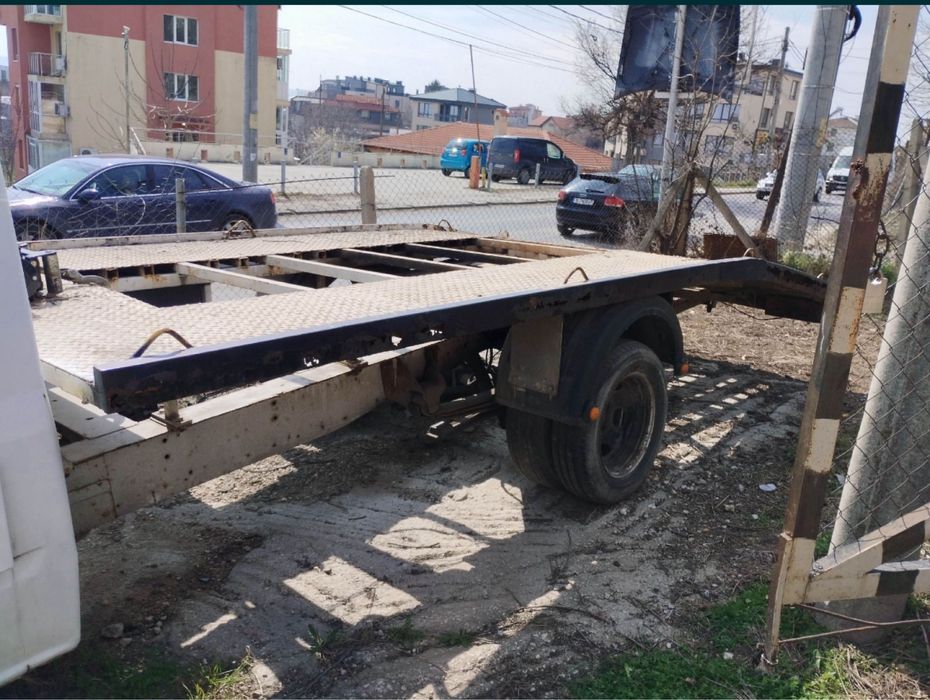 Платформа за пътна помощ с пътеки,с леки забележки