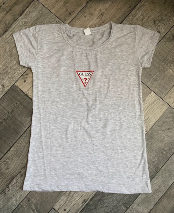 Tricouri ,mai multe modele si marimi