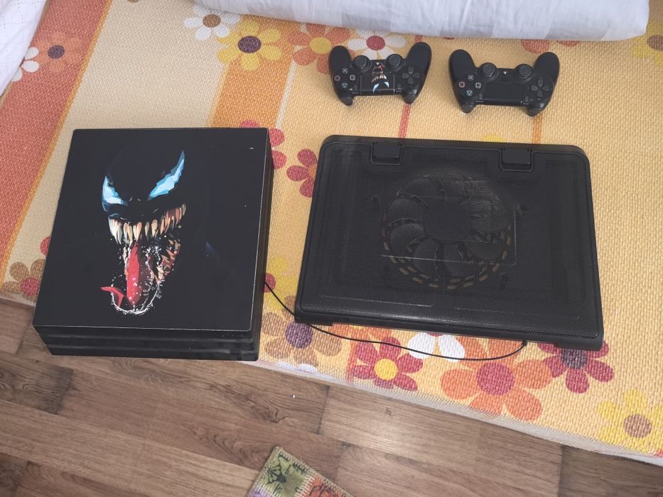 В добро състояние

спицялен веном запечатка 2 броя Dualshock и вентила