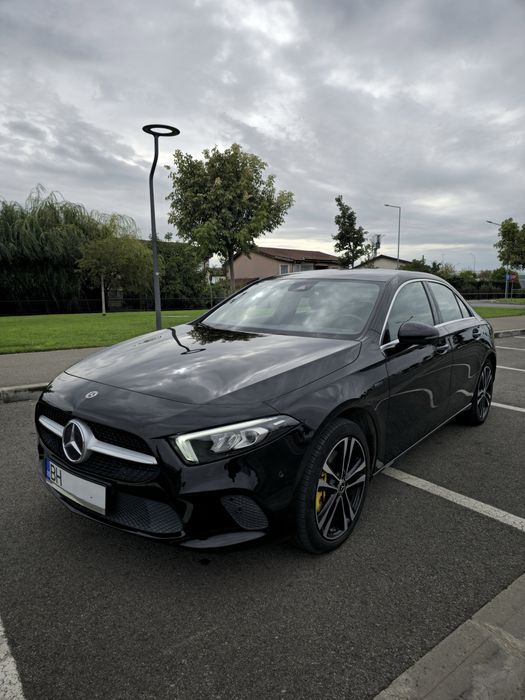 Mercedes-Benz A250e limousine 8G-DCT plug-in hybrid 218 cp Night Black