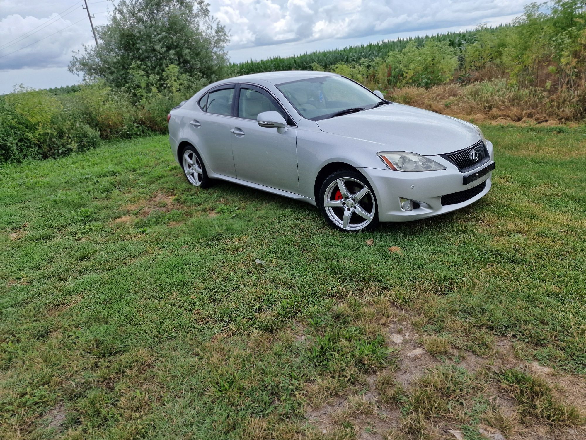 Lexus IS220d на части