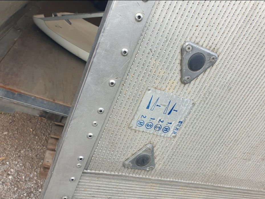 Бризентова надстройка 2016г със странична врата и падащ борд 7.30дължи