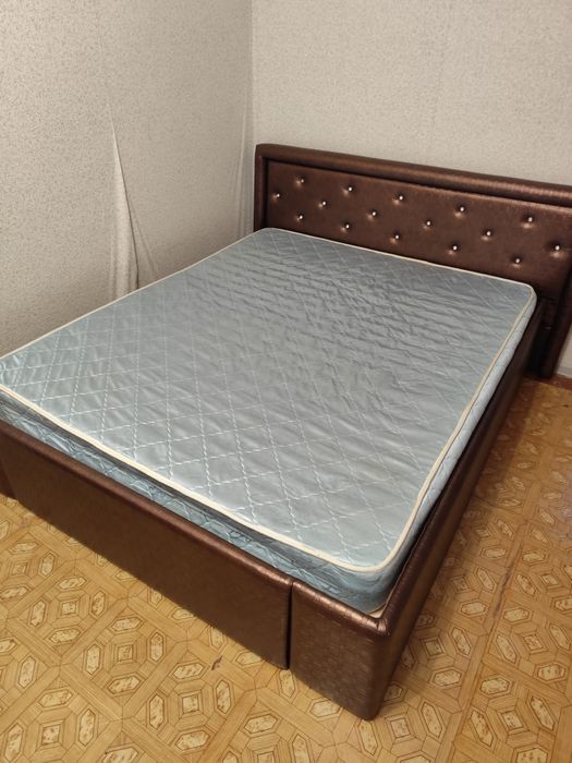 Кровать двуспальная