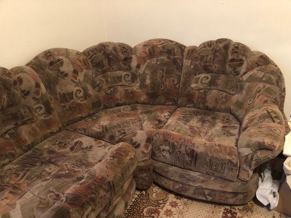 Неразтегателен диван в комплект с фотьойл