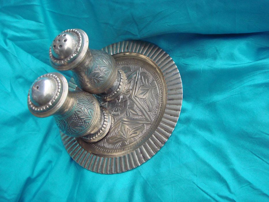 Солонка и перец поднос мельхиор старинный Гравировка по металлу