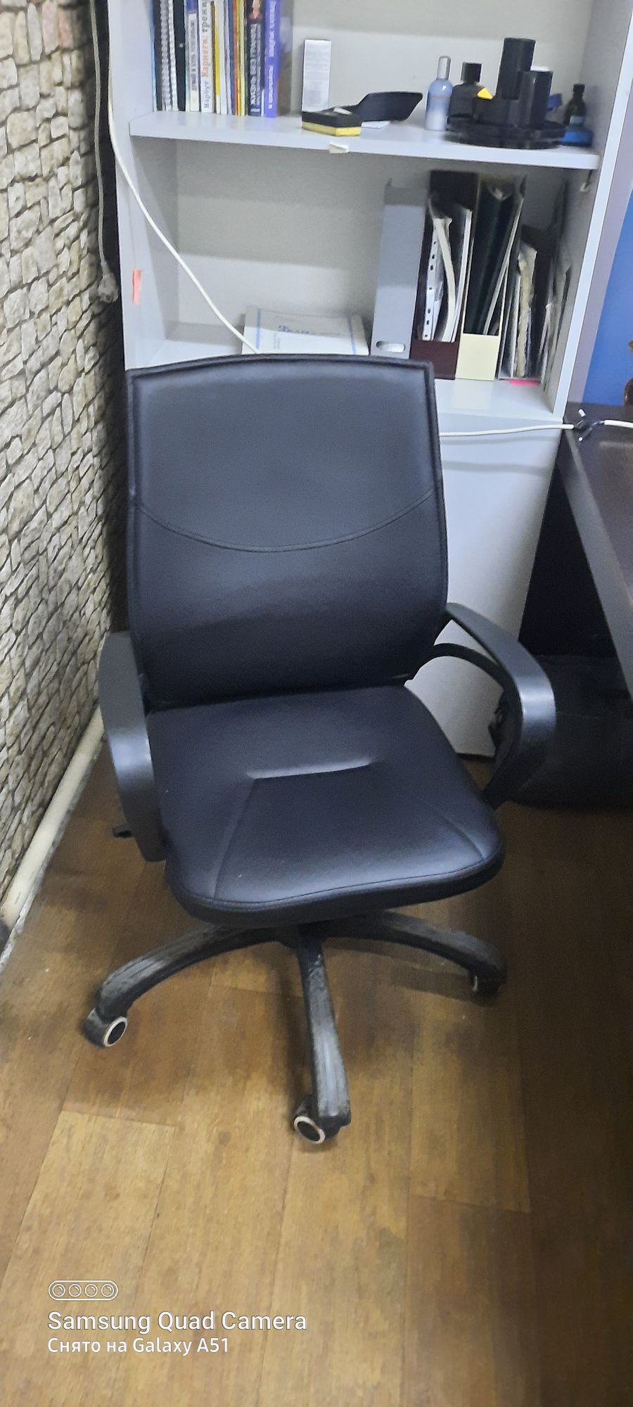 Кресло офисная хорошо состояние