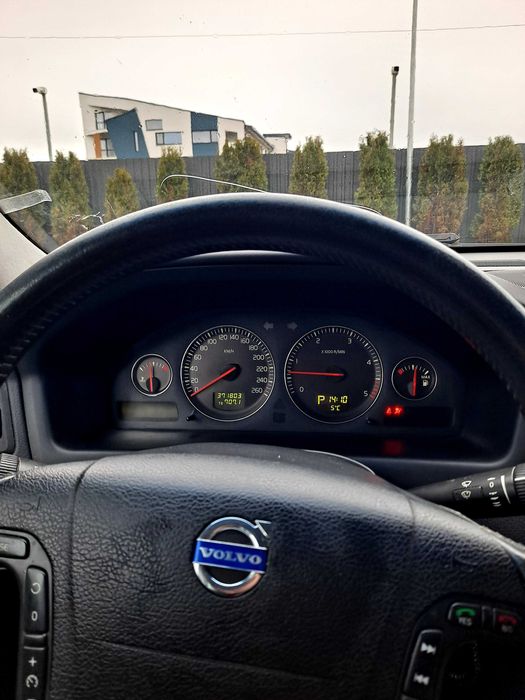 Volvo XC70 AWD 4x4 – 185 CP, 2.4 Diesel, Automat – 2004 –