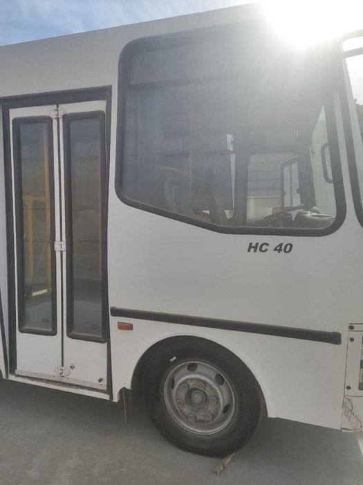 Isuzu Avtobus HC40 sotiladi 2016 yil rangi oq gazi bor