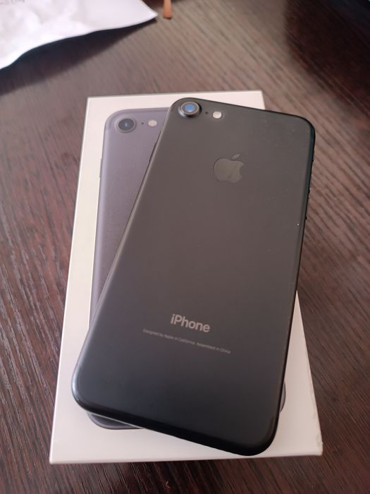 Продам iPhone 7 на запчасти