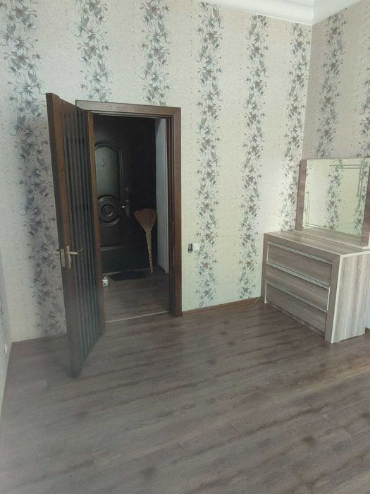 СРОЧНО ! аллея Гагарина 2/3/4 Высокопотолочка