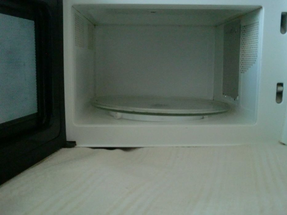 Микровълнова печка Delonghi MW311