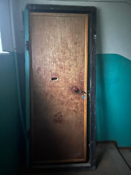 Продам железную дверь