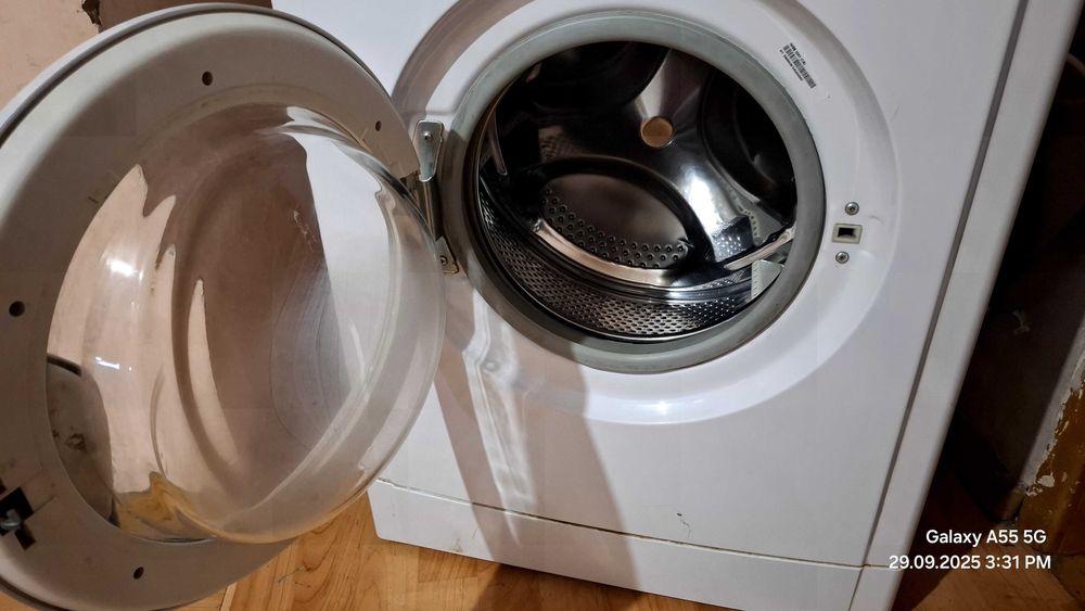 Продам срочно запчасти от б/у стиралки Indesit.